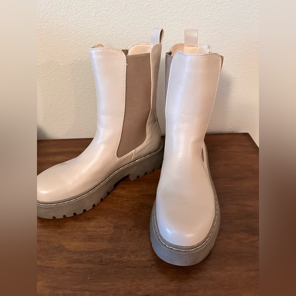 Brand New Cream Rider Boots - Picture 5 of 5